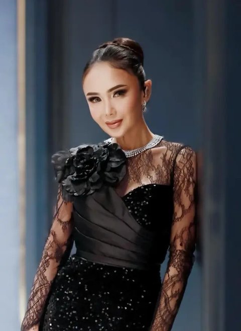 Potret Dress Hitam Yuni Shara/Instagram/@yunishara36