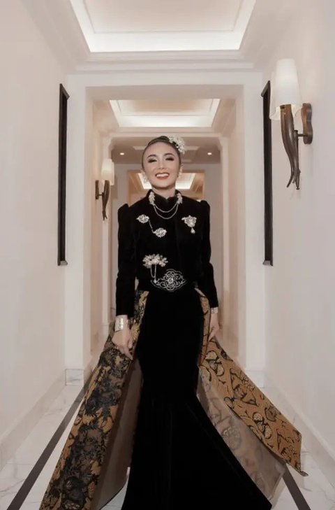Potret Dress Hitam Yuni Shara/Instagram/@yunishara36