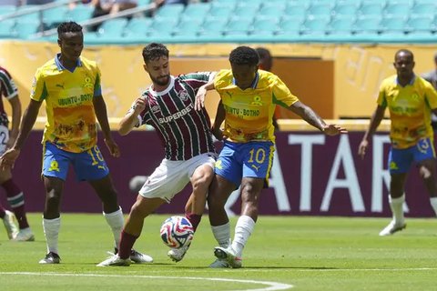 Duel Mamelodi Sundownsvs Fluminense di Piala Dunia Antarklub 2025 di Hard Rock Stadium, Kamis (26/06/2025). (AP Photo/Marta Lavandier)