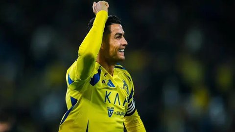 Cristiano Ronaldo, selebrasi setelah mencetak gol buat Al Nassr melawan Al Raed di King Abdullah Sport City Stadium, Jumat dini hari WIB. Al Nassr menang 2-1. (31-1-2025). (Bola.com/X Al