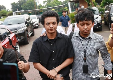 <p>"Ya doanya setiap waktu ya karena kita kan muslim, salat, pasti sepanjang waktu, doa orang tua untuk anaknya nggak mesti pas bersalah, nggak bersalah aja kita selalu berdoa," ungkapnya.</p>