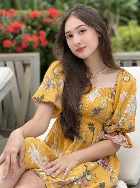 Potret Laura Moane dengan Dress Bunga/Instagram/@its_lauramoane2