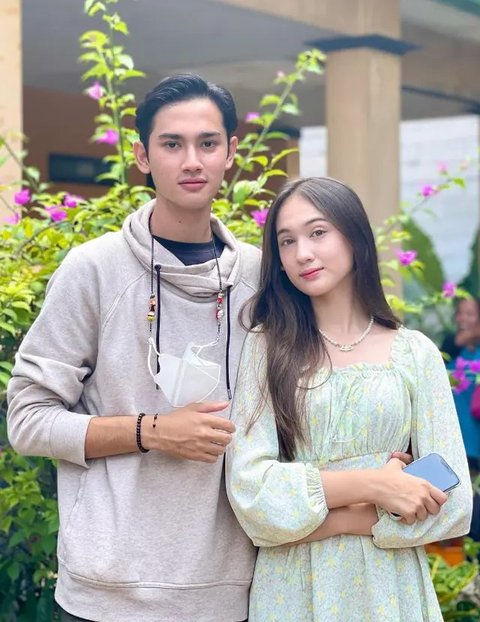Potret Laura Moane dengan Dress Bunga/Instagram/@its_lauramoane2