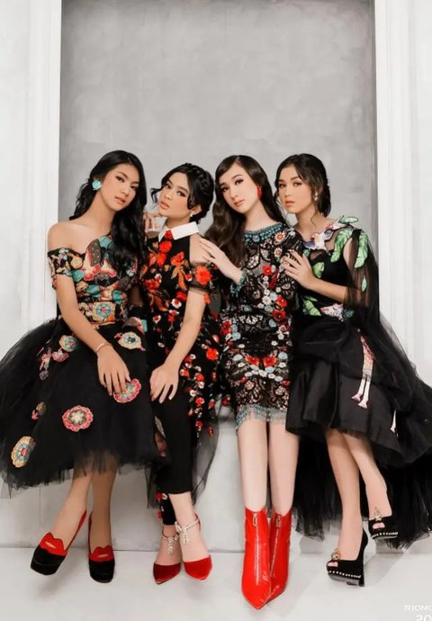 Potret Laura Moane dengan Dress Bunga/Instagram/@its_lauramoane2