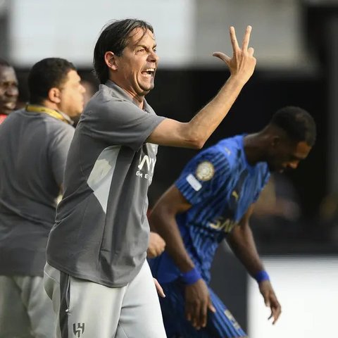 Pelatih Al Hilal, Simone Inzaghi, bereaksi dari pinggir lapangan dalam pertandingan Grup H Piala Dunia Antarklub antara Salzburg dan Al Hilal di Washington, Minggu, 22 Juni 2025. (AP