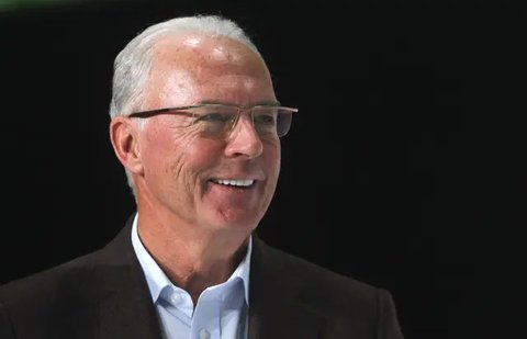 Salah satu legenda terbesar dari olahraga ini, Franz Beckenbauer meninggal dunia di usia 78 tahun. (AP Photo/Matthias Schrader, File)