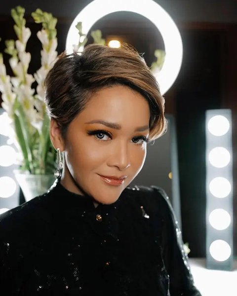 Model Rambut Pixie untuk Ibu-ibu Usia 45an ke Atas (Foto: Instagram @maiaestiantyreal)