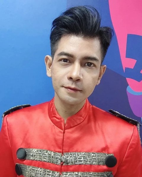 <p>Kegiatannya sempat padat di acara TV, namun kini&nbsp;tak lagi tampil di televisi. Meski begitu, Veri tetap aktif dengan berbagai job offline seperti menyanyi untuk acara event dan konser lokal.</p>