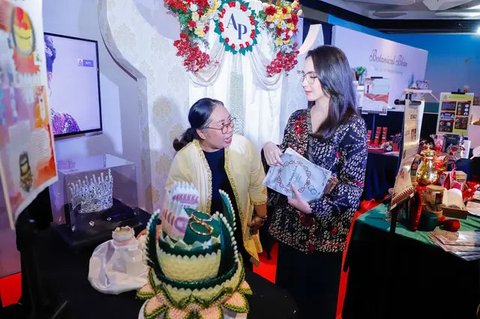 Batik Arumi Bachsin saat Hadiri Acara Cipta Karya di Surabaya (instagram.com/arumibachsin_94)