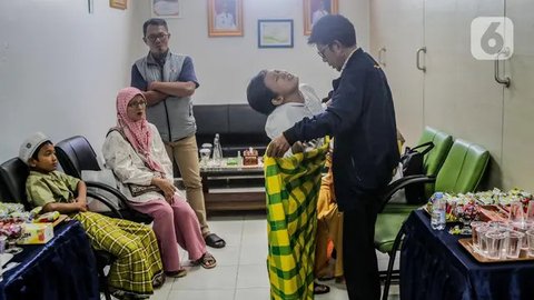 Kegiatan tersebut dalam rangkaian Bakti Sosial Akbar dari Pemerintahan Provinsi DKI Jakarta melalui Dinas Kesehatan. (Liputan6.com/Herman Zakharia)