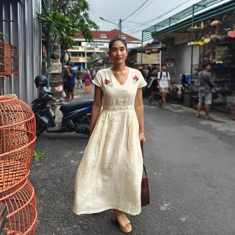 Dress Panjang Happy Salma (instagram.com/happysalma)