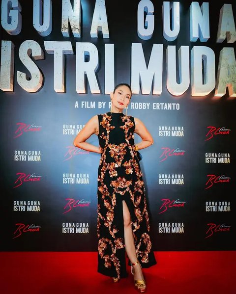 Dress Panjang Happy Salma (instagram.com/happysalma)