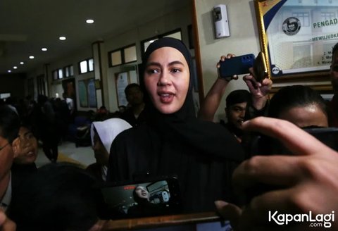 <p>"Iya tidak terbukti (istri durhaka) dan mendapatkan hak-hak nafkah madhiyah, mut'ah dan iddah," lanjut Alvon menegaskan.</p>