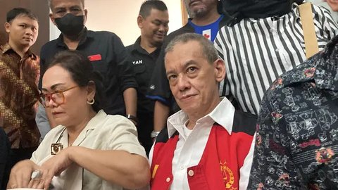 Fariz RM memberikan kesaksian di hadapan majelis hakim.