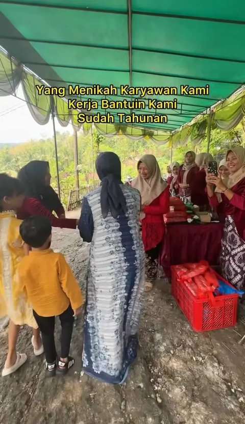 Potret Tantri Kotak Kondangan di Kampungvia Instagram @tantrisyalindri