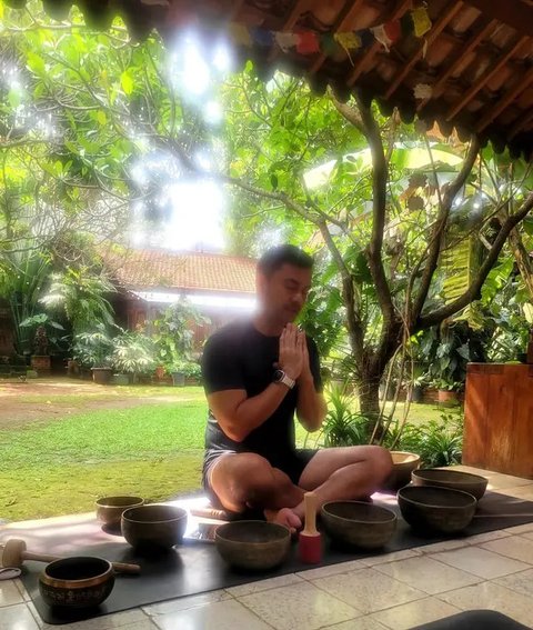 Anjasmara Olahraga Yoga (Instagram/@anjasmara)