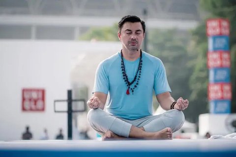 Anjasmara Olahraga Yoga (Instagram/@anjasmara)