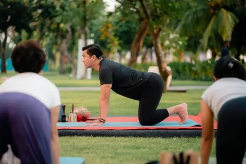 Anjasmara Olahraga Yoga (Instagram/@anjasmara)