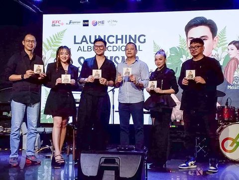 <p>Dalam album ini, terdapat total 10 lagu, delapan di antaranya dinyanyikan langsung oleh Anji. Sementara dua lagu lainnya dibawakan oleh penyanyi perempuan yang ia pilih secara khusus untuk memberikan perspektif berbeda.</p>