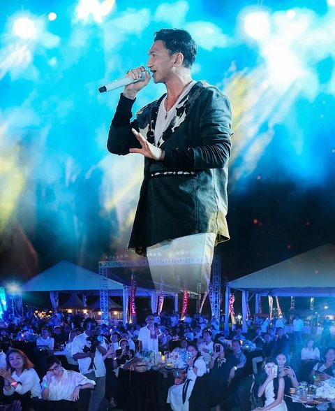 <p>Pemilihan waktu rilis album ini juga mengalami perubahan dari rencana awal. "Sebenernya Samsara tuh tadinya rencananya dirilis di bulan Oktober tahun 2024. Di ulang tahun saya. Tapi terus karena satu dan lain hal, dalam produksi ada perubahan konsep, akhirnya dia baru dirilis di tahun ini, di 2025, di bulan Juni," kata Anji.</p>