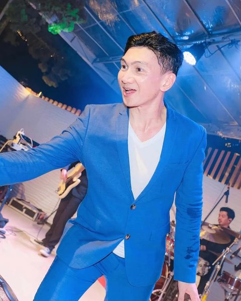 <p>Kemitraan strategis Anji dengan GMI Records, di bawah arahan Executive Producer Antonius Prihanto melalui KFC CDigital yang didukung penuh oleh KFC Indonesia, maka dengan Album Samsara yang memiliki makna tentang kelahiran kembali ini juga menjadi Momen atau Penanda transisi besar bagi KFC Indonesia. Kemudian sebagai bagian dari transformasi digital, kini KFC resmi mengganti nama aplikasi dari Jagonya Ayam menjadi Jagonya Musik, menegaskan komitmennya sebagai platform utama musik di Indonesia. Dengan sejalannya semangat digitalisasi ini, per tanggal 31 Oktober 2025.</p>