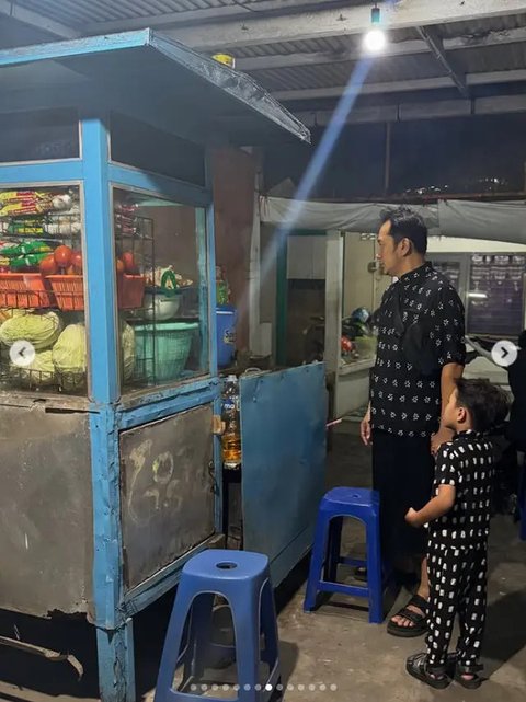 Zaskia Adya Mecca dan Hanung Bramantyo ikut Mubeng Beteng Malam 1 Suro Keraton Yogyakarta. (sumber: Instagram/zaskiadyamecca)