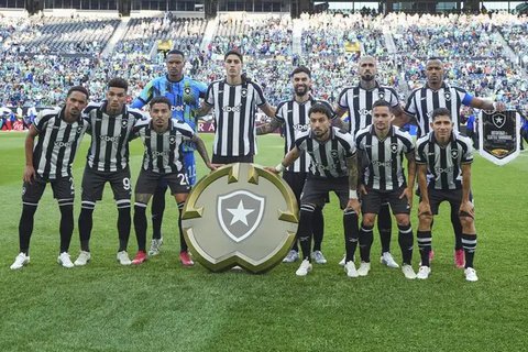 Para pemain Botafogo berpose untuk foto tim jelang pertandingan sepak bola Grup B Piala Dunia Antarklub melawan Seattle Sounders di Seattle Lumen Field, Seattle, Minggu, 15 Juni 2025. (AP