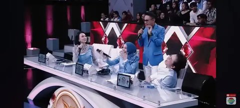 D'Academy 7 . (Hot Kiss - YouTube/ Indosiar)
