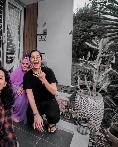 Potret kenangan Mita The Virgin dan ibunda yang telah berpulang. (sumber: Instagram/mitathevirgin)