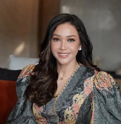 Model Batik Maia Estianty di Berbagai Acara (instagram.com/maiaestiantyreal)