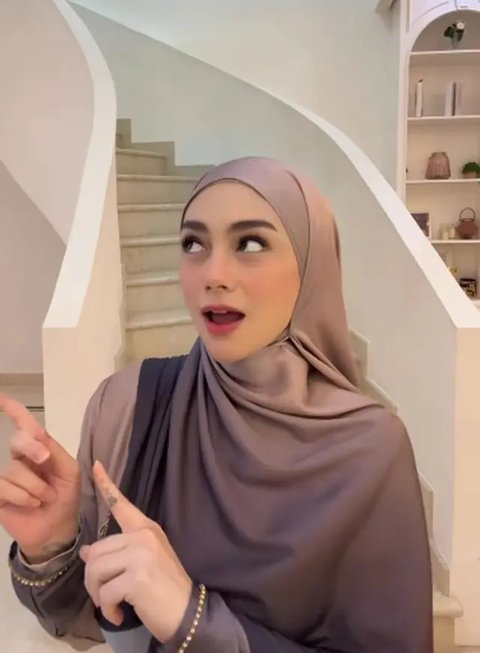 Potret Gamis Celine Evangelista (instagram.com/celine_evangelista)