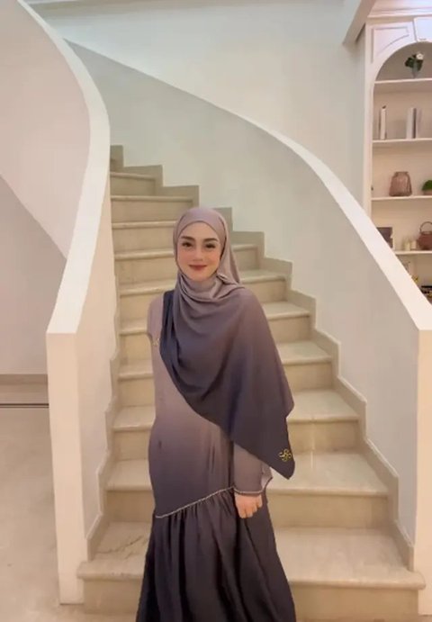 Potret Gamis Celine Evangelista (instagram.com/celine_evangelista)