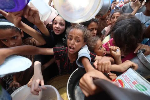 Setelah lebih dari 20 bulan perang yang menghancurkan antara Israel dan gerakan militan Hamas, kelompok-kelompok Hak Asasi Manusia (HAM) mengatakan bahwa lebih dari dua juta penduduk Gaza menghadapi kondisi kelaparan. (Eyad BABA/AFP)