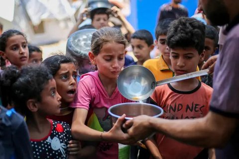 Menurut Kementerian Kesehatan Gaza, sedikitnya 549 warga Palestina tewas dan lebih dari 4.000 orang terluka akibat penembakan tentara Israel di dekat pusat bantuan dan lokasi truk makanan Perserikatan Bangsa Bangsa (PBB) sejak 27 Mei 2025. (Eyad BABA/AFP)