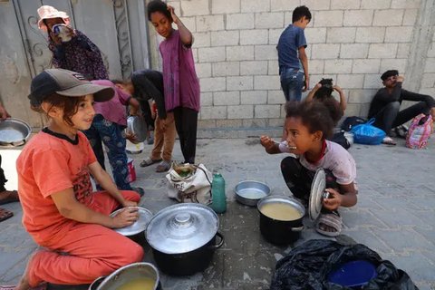 Perserikatan Bangsa-Bangsa (PBB) pada awal Juni 2025 telah menyatakan bahwa Gaza kini menjadi tempat paling kelaparan di dunia dengan seluruh penduduknya menghadapi risiko kelaparan massal. (Eyad BABA/AFP)