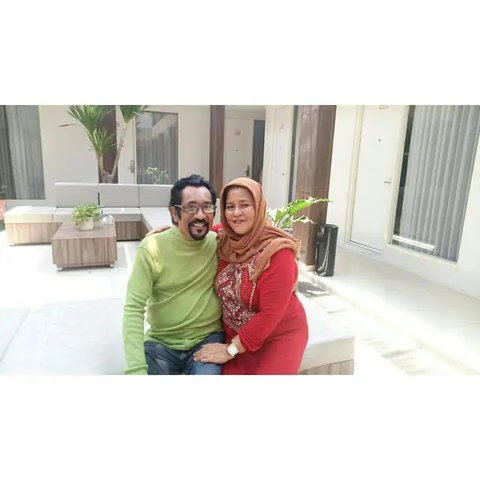 Potret Mendiang Hamdan ATT Bersama Anak dan Istrinya (Foto: Instagram @realhamdan.att)