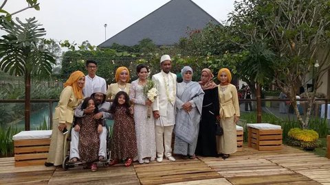 Potret Mendiang Hamdan ATT Bersama Anak dan Istrinya (Foto: Instagram @realhamdan.att)