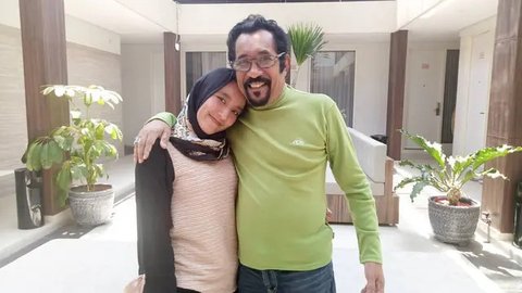 Potret Mendiang Hamdan ATT Bersama Anak dan Istrinya (Foto: Instagram @azaliyya)