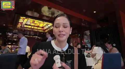 Gaya Maia Estianty saat Liburan di Paris (Foto: YouTube MAIA ALELDUL TV)