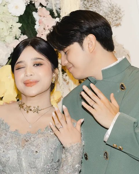Model Cincin Tunangan Brisia Jodie yang Simpel tapi Mewah (Foto: Instagram @brisiajodie96)