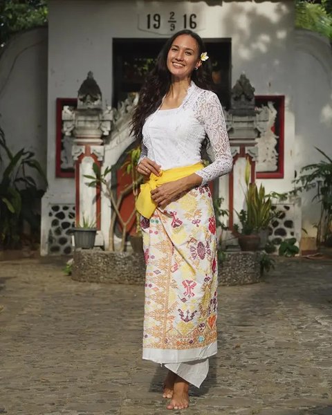 Kebaya Nadine Chandrawinata (Foto: Instagram @nadinelist)