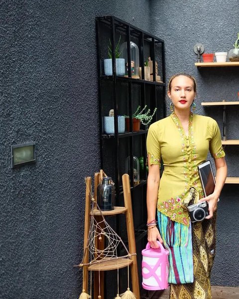 Kebaya Nadine Chandrawinata (Foto: Instagram @nadinelist)