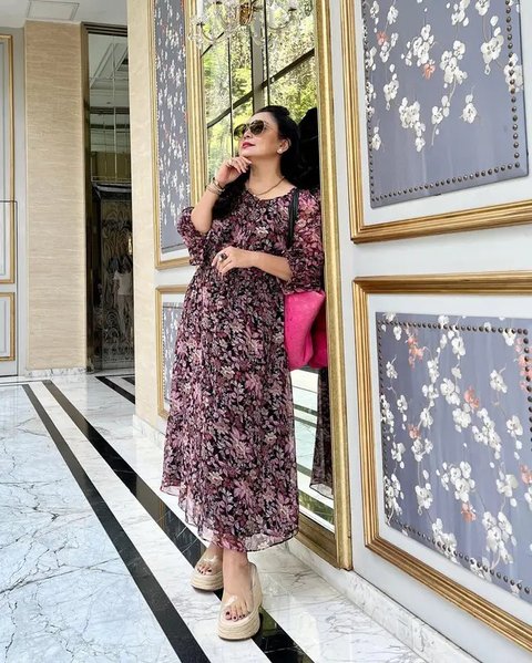 Model Gamis Mayangsari yang Bikin Penampilannya Selalu BerkelasInstagram @mayangsari_official