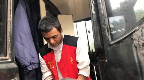 Vadel Badjideh tiba di PN Jakarta Selatan untuk menjalani sidang kasus pelecehan seksual dan aborsi terhadap anak artis Nikita Mirzani, Laura Meizani alias Lolly, Rabu (25/6/2025)