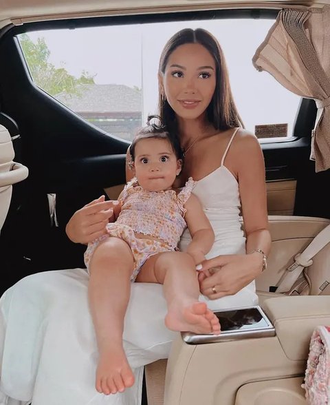 Intip Potret Al Ghazali dan Alyssa saat Momong Balita (@alyssadaguise)