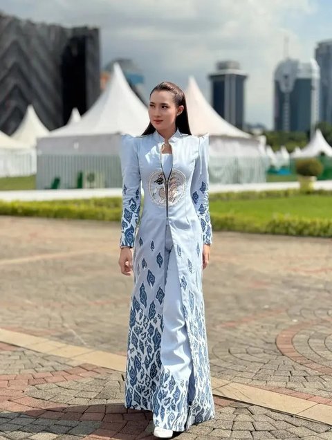 Potret Long Dress ala Yeni Inka (@yeniinka)