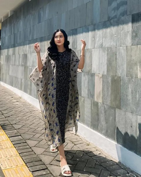 Potret Long Dress ala Yeni Inka (@yeniinka)