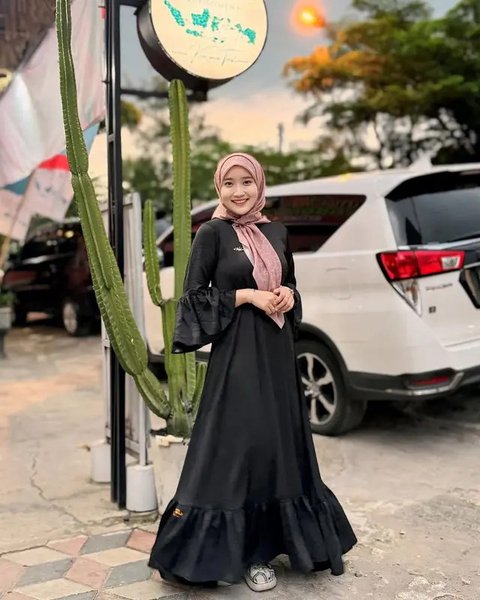 Potret Long Dress ala Yeni Inka (@yeniinka)