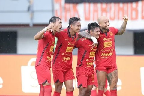 Selebrasi pemain Persija Jakarta saat melawan Persib Bandung di BRI Liga 1 2024-2025. (c) Bola.net/M Iqbal Ichsan