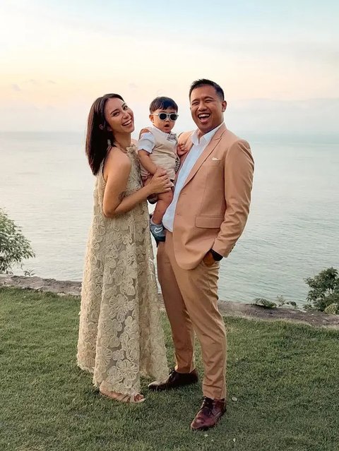 Gaya Kondangan Keluarga Joshua Suherman (Foto: Instagram @jojosuherman)